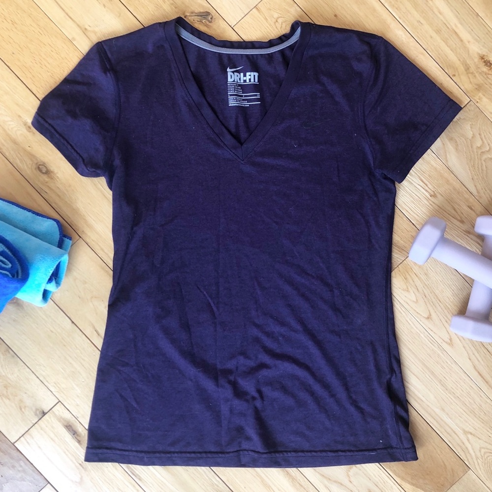 HP ⭐️ { NIKE } Dri-Fit T-Shirt